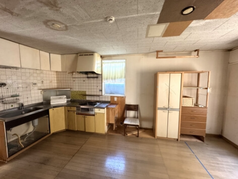 I字型キッチンへの刷新で開放的な空間を実現した事例